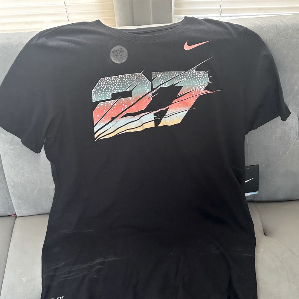 Black Nike tee shirt
